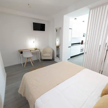 Bajondillo Apartment *
