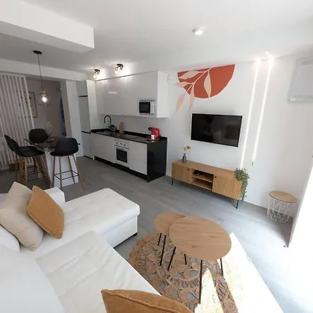Bajondillo Apartment *